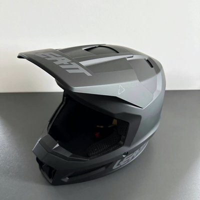 LEATT Helmet Moto 2.5 [Stealth] 1024060562 фото